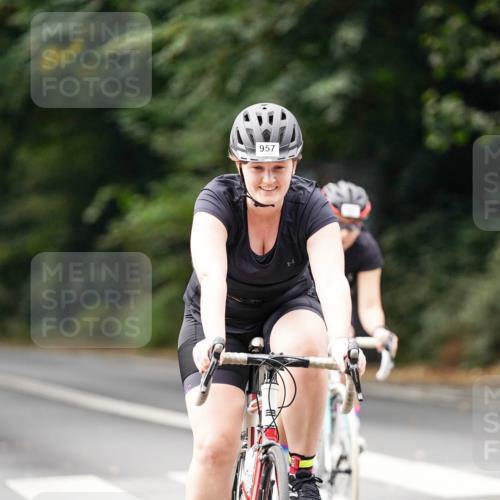 14.09.2025 - Stadtparktriathlon Michael Burmester http://msf.ph/oto/8913400 14.09.2025 11:57:59 Radfahren 929, 957 meine-sportfotos.de