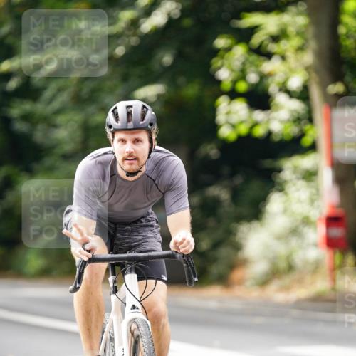 14.09.2025 - Stadtparktriathlon Michael Burmester http://msf.ph/oto/8913497 14.09.2025 12:00:19 Radfahren 1048, 1100, 1184 meine-sportfotos.de