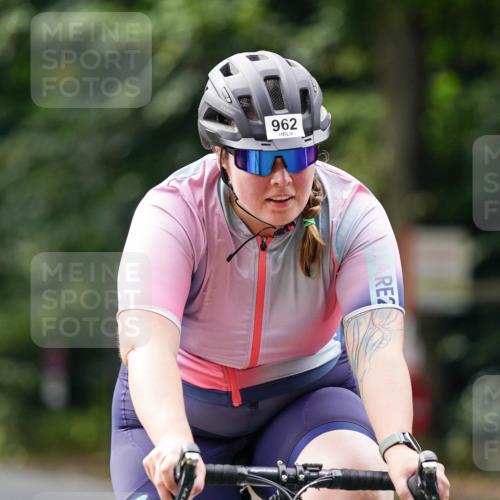 14.09.2025 - Stadtparktriathlon Michael Burmester http://msf.ph/oto/8913514 14.09.2025 12:00:46 Radfahren 962, 974, 994, 1011, 1063, 1064 meine-sportfotos.de