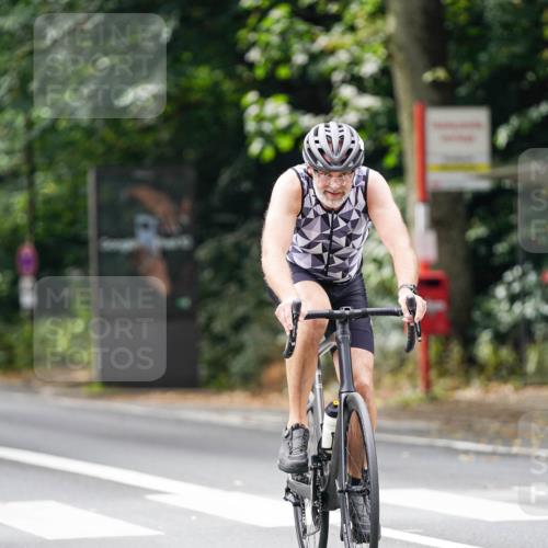 14.09.2025 - Stadtparktriathlon Michael Burmester http://msf.ph/oto/8913517 14.09.2025 12:00:52 Radfahren 962, 994, 1011, 1064, 1210 meine-sportfotos.de