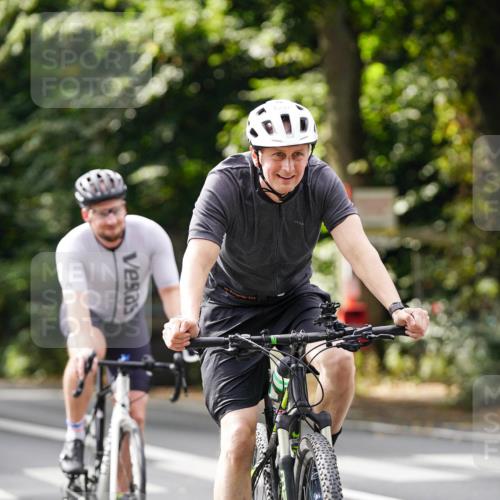 14.09.2025 - Stadtparktriathlon Michael Burmester http://msf.ph/oto/8913524 14.09.2025 12:01:02 Radfahren 1031, 1039, 1062, 1176, 1188, 1210, 1220 meine-sportfotos.de