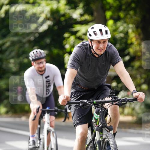 14.09.2025 - Stadtparktriathlon Michael Burmester http://msf.ph/oto/8913525 14.09.2025 12:01:02 Radfahren 1031, 1039, 1062, 1176, 1188, 1210, 1220 meine-sportfotos.de