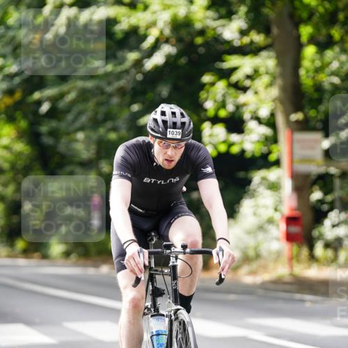 14.09.2025 - Stadtparktriathlon Michael Burmester http://msf.ph/oto/8913528 14.09.2025 12:01:04 Radfahren 1031, 1039, 1062, 1176, 1188, 1209, 1210, 1220 meine-sportfotos.de