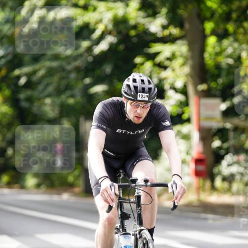 14.09.2025 - Stadtparktriathlon Michael Burmester http://msf.ph/oto/8913529 14.09.2025 12:01:04 Radfahren 1031, 1039, 1062, 1176, 1188, 1209, 1210, 1220 meine-sportfotos.de