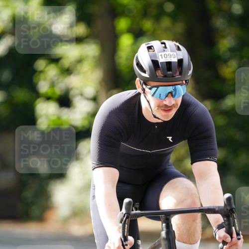 14.09.2025 - Stadtparktriathlon Michael Burmester http://msf.ph/oto/8913539 14.09.2025 12:01:14 Radfahren 1005, 1041, 1058, 1060, 1086, 1099, 1176, 1209 meine-sportfotos.de