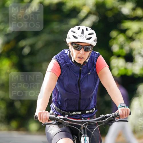 14.09.2025 - Stadtparktriathlon Michael Burmester http://msf.ph/oto/8913547 14.09.2025 12:01:21 Radfahren 1005, 1046, 1058, 1060, 1086, 1185 meine-sportfotos.de