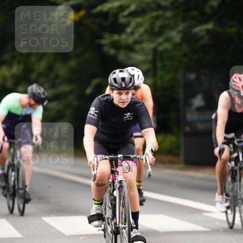 14.09.2025 - Stadtparktriathlon Michael Burmester http://msf.ph/oto/8913611 14.09.2025 12:02:37 Radfahren 931, 1065, 1073, 1076, 1095, 1110, 1113, 1116 meine-sportfotos.de