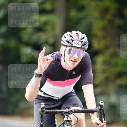 14.09.2025 - Stadtparktriathlon Michael Burmester http://msf.ph/oto/8913619 14.09.2025 12:02:41 Radfahren 931, 1065, 1073, 1076, 1095, 1110, 1113, 1116, 1163 meine-sportfotos.de