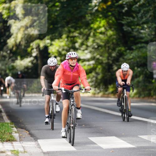 14.09.2025 - Stadtparktriathlon Michael Burmester http://msf.ph/oto/8913643 14.09.2025 12:03:28 Radfahren 997, 1056, 1077, 1091 meine-sportfotos.de