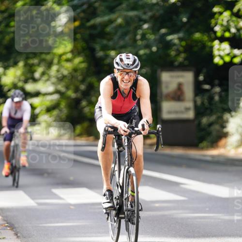 14.09.2025 - Stadtparktriathlon Michael Burmester http://msf.ph/oto/8913763 14.09.2025 12:06:13 Radfahren 1059, 1137, 1180 meine-sportfotos.de