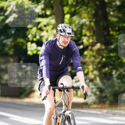 14.09.2025 - Stadtparktriathlon Michael Burmester http://msf.ph/oto/8913777 14.09.2025 12:06:51 Radfahren 1029 meine-sportfotos.de