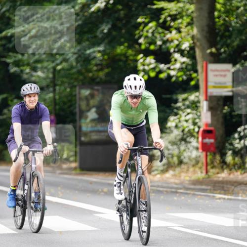 14.09.2025 - Stadtparktriathlon Michael Burmester http://msf.ph/oto/8913809 14.09.2025 12:07:43 Radfahren 1033, 1048, 1063, 1115, 1150, 1184, 1187, 1208 meine-sportfotos.de