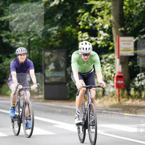 14.09.2025 - Stadtparktriathlon Michael Burmester http://msf.ph/oto/8913810 14.09.2025 12:07:43 Radfahren 1033, 1048, 1063, 1115, 1150, 1184, 1187, 1208 meine-sportfotos.de
