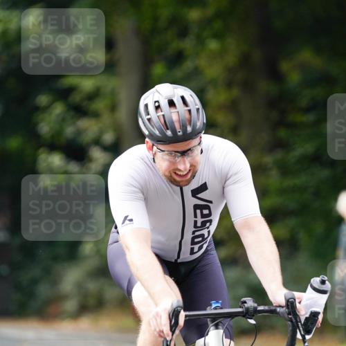 14.09.2025 - Stadtparktriathlon Michael Burmester http://msf.ph/oto/8913840 14.09.2025 12:08:17 Radfahren 1062, 1099, 1168, 1200, 1215 meine-sportfotos.de