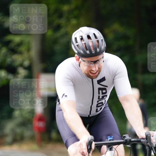 14.09.2025 - Stadtparktriathlon Michael Burmester http://msf.ph/oto/8913841 14.09.2025 12:08:17 Radfahren 1062, 1099, 1168, 1200, 1215 meine-sportfotos.de