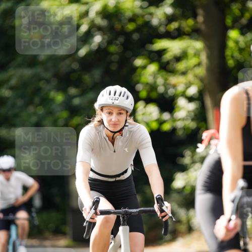 14.09.2025 - Stadtparktriathlon Michael Burmester http://msf.ph/oto/8913949 14.09.2025 12:19:44 Radfahren 1146, 1157, 1223, 1242, 1252, 1286, 1296 meine-sportfotos.de