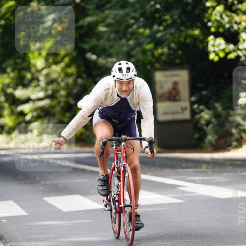 14.09.2025 - Stadtparktriathlon Michael Burmester http://msf.ph/oto/8913960 14.09.2025 12:20:07 Radfahren 1123, 1155 meine-sportfotos.de
