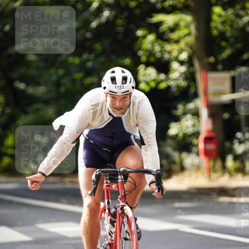 14.09.2025 - Stadtparktriathlon Michael Burmester http://msf.ph/oto/8913961 14.09.2025 12:20:07 Radfahren 1123, 1155 meine-sportfotos.de