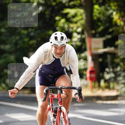 14.09.2025 - Stadtparktriathlon Michael Burmester http://msf.ph/oto/8913962 14.09.2025 12:20:07 Radfahren 1123, 1155 meine-sportfotos.de