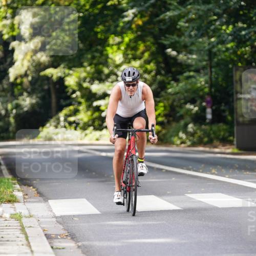 14.09.2025 - Stadtparktriathlon Michael Burmester http://msf.ph/oto/8913964 14.09.2025 12:20:22 Radfahren 1147 meine-sportfotos.de