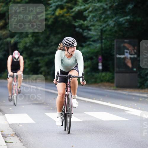 14.09.2025 - Stadtparktriathlon Michael Burmester http://msf.ph/oto/8914030 14.09.2025 12:22:16 Radfahren 1180, 1214, 1292, 1321 meine-sportfotos.de