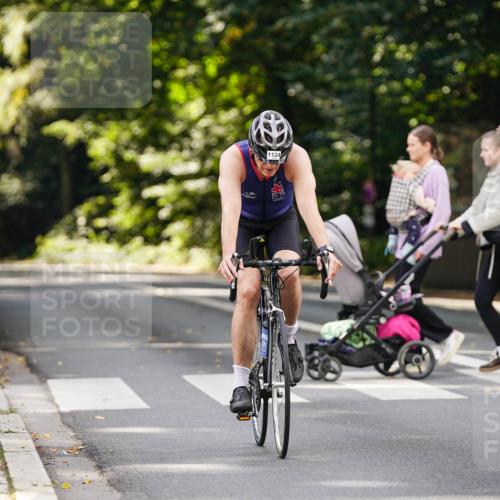 14.09.2025 - Stadtparktriathlon Michael Burmester http://msf.ph/oto/8914080 14.09.2025 12:23:05 Radfahren 1055, 1124, 1185, 1236 meine-sportfotos.de