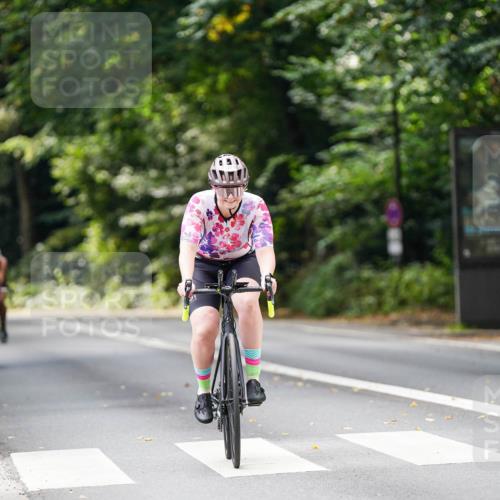 14.09.2025 - Stadtparktriathlon Michael Burmester http://msf.ph/oto/8914371 14.09.2025 12:31:38 Radfahren 1124, 1279, 1281 meine-sportfotos.de