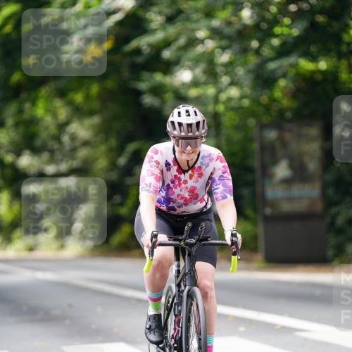 14.09.2025 - Stadtparktriathlon Michael Burmester http://msf.ph/oto/8914372 14.09.2025 12:31:38 Radfahren 1124, 1279, 1281 meine-sportfotos.de