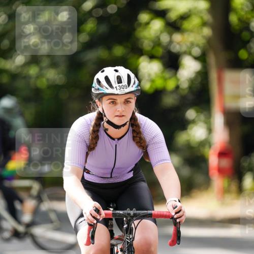 14.09.2025 - Stadtparktriathlon Michael Burmester http://msf.ph/oto/8914413 14.09.2025 12:32:40 Radfahren 1309 meine-sportfotos.de