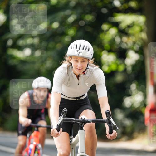 14.09.2025 - Stadtparktriathlon Michael Burmester http://msf.ph/oto/8914506 14.09.2025 12:35:42 Radfahren 1218, 1252, 1296, 1385, 1391, 1400, 1415 meine-sportfotos.de