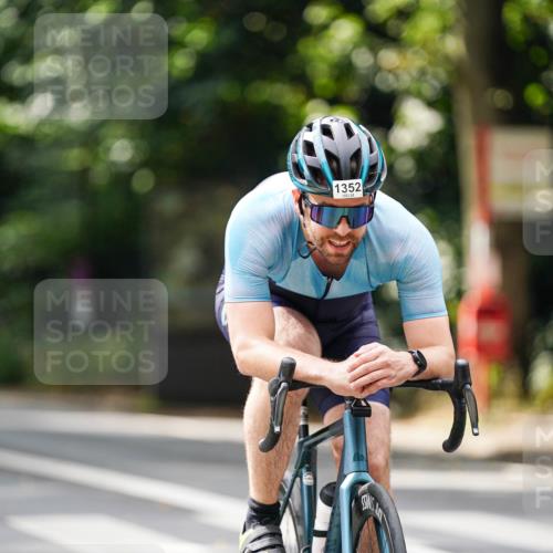 14.09.2025 - Stadtparktriathlon Michael Burmester http://msf.ph/oto/8914536 14.09.2025 12:36:20 Radfahren 1299, 1339, 1351, 1352 meine-sportfotos.de