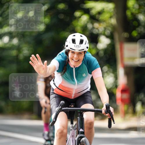 14.09.2025 - Stadtparktriathlon Michael Burmester http://msf.ph/oto/8914547 14.09.2025 12:36:40 Radfahren 1151, 1257, 1264, 1377 meine-sportfotos.de