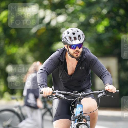 14.09.2025 - Stadtparktriathlon Michael Burmester http://msf.ph/oto/8914576 14.09.2025 12:37:07 Radfahren 1215, 1293, 1388 meine-sportfotos.de