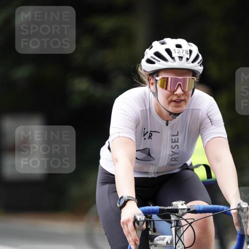 14.09.2025 - Stadtparktriathlon Michael Burmester http://msf.ph/oto/8914668 14.09.2025 12:39:26 Radfahren 1251, 1278, 1360 meine-sportfotos.de
