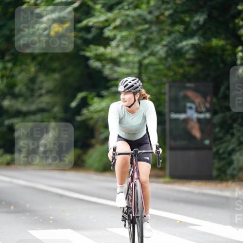 14.09.2025 - Stadtparktriathlon Michael Burmester http://msf.ph/oto/8914674 14.09.2025 12:39:40 Radfahren 1317, 1321, 1335, 1410, 1417 meine-sportfotos.de