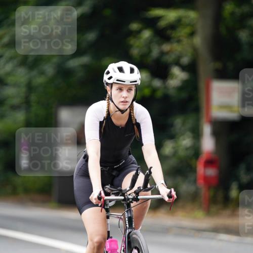 14.09.2025 - Stadtparktriathlon Michael Burmester http://msf.ph/oto/8914685 14.09.2025 12:39:54 Radfahren 1301, 1327, 1394 meine-sportfotos.de