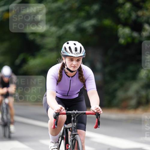 14.09.2025 - Stadtparktriathlon Michael Burmester http://msf.ph/oto/8914739 14.09.2025 12:40:55 Radfahren 1272, 1309, 1382 meine-sportfotos.de