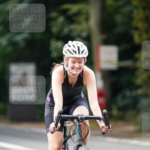 14.09.2025 - Stadtparktriathlon Michael Burmester http://msf.ph/oto/8914757 14.09.2025 12:41:16 Radfahren 1229, 1232, 1255, 1328, 1329, 1332, 1336 meine-sportfotos.de