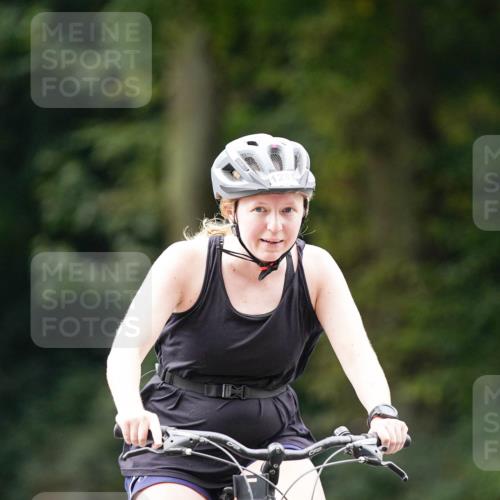 14.09.2025 - Stadtparktriathlon Michael Burmester http://msf.ph/oto/8914778 14.09.2025 12:41:54 Radfahren 1285 meine-sportfotos.de