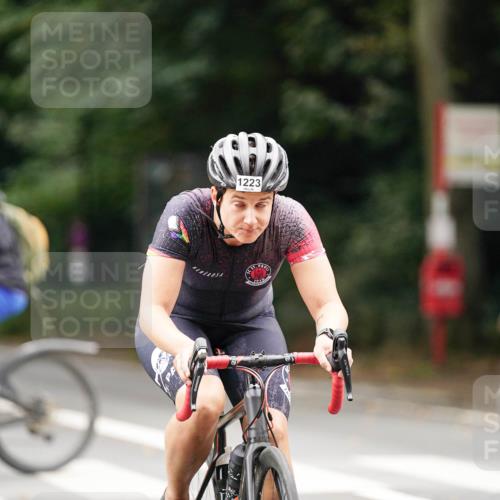 14.09.2025 - Stadtparktriathlon Michael Burmester http://msf.ph/oto/8914827 14.09.2025 12:43:17 Radfahren 1223 meine-sportfotos.de