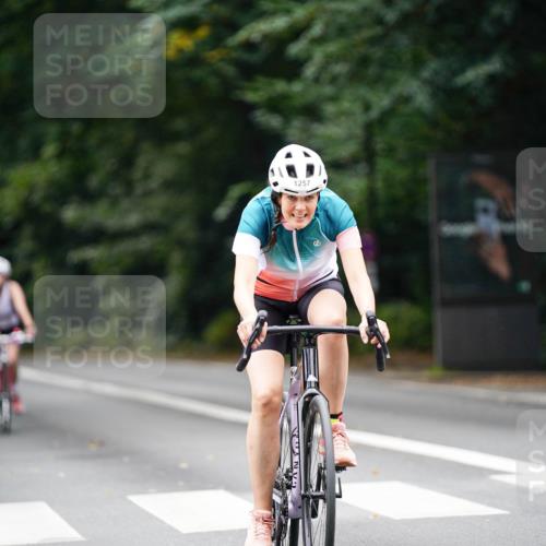14.09.2025 - Stadtparktriathlon Michael Burmester http://msf.ph/oto/8914871 14.09.2025 12:44:19 Radfahren 1257, 1300, 1339 meine-sportfotos.de
