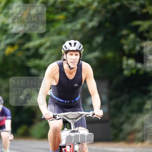 14.09.2025 - Stadtparktriathlon Michael Burmester http://msf.ph/oto/8914898 14.09.2025 12:44:55 Radfahren 1311, 1315, 1351, 1404 meine-sportfotos.de