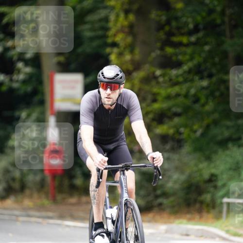 14.09.2025 - Stadtparktriathlon Michael Burmester http://msf.ph/oto/8914907 14.09.2025 12:45:04 Radfahren 1293, 1311, 1322, 1340, 1392 meine-sportfotos.de