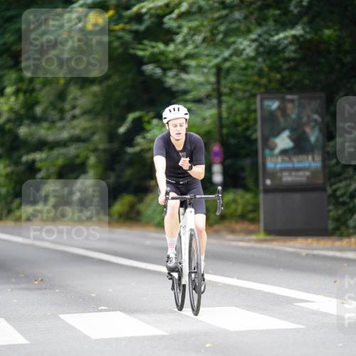 14.09.2025 - Stadtparktriathlon Michael Burmester http://msf.ph/oto/8914908 14.09.2025 12:45:06 Radfahren 1293, 1322, 1340, 1392 meine-sportfotos.de