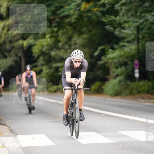 14.09.2025 - Stadtparktriathlon Michael Burmester http://msf.ph/oto/8914942 14.09.2025 12:46:11 Radfahren 1241, 1319, 1368, 1413, 1417 meine-sportfotos.de