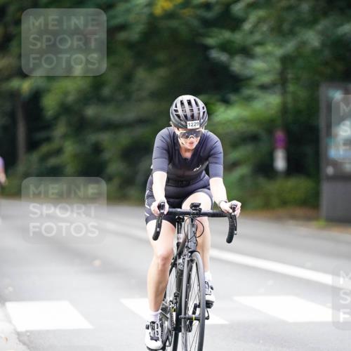 14.09.2025 - Stadtparktriathlon Michael Burmester http://msf.ph/oto/8915082 14.09.2025 12:49:16 Radfahren 1229, 1304, 1309 meine-sportfotos.de
