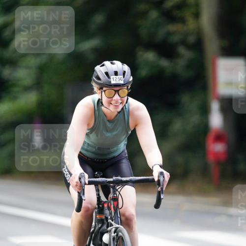14.09.2025 - Stadtparktriathlon Michael Burmester http://msf.ph/oto/8915133 14.09.2025 12:50:18 Radfahren 1250, 1334, 1361, 1383 meine-sportfotos.de