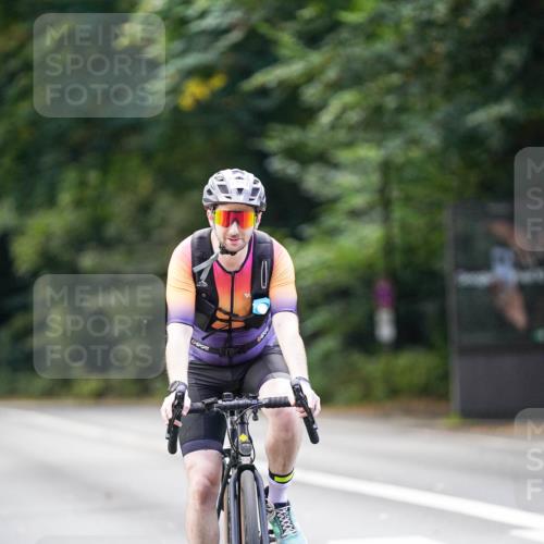 14.09.2025 - Stadtparktriathlon Michael Burmester http://msf.ph/oto/8915162 14.09.2025 12:50:49 Radfahren 1242, 1343, 1373 meine-sportfotos.de