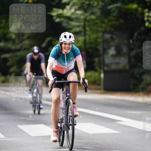 14.09.2025 - Stadtparktriathlon Michael Burmester http://msf.ph/oto/8915218 14.09.2025 12:52:02 Radfahren 1257, 1341, 1347, 1381, 1392 meine-sportfotos.de