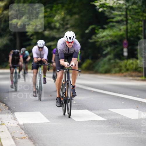 14.09.2025 - Stadtparktriathlon Michael Burmester http://msf.ph/oto/8915224 14.09.2025 12:52:07 Radfahren 1257, 1339, 1347, 1369, 1377, 1381, 1392 meine-sportfotos.de